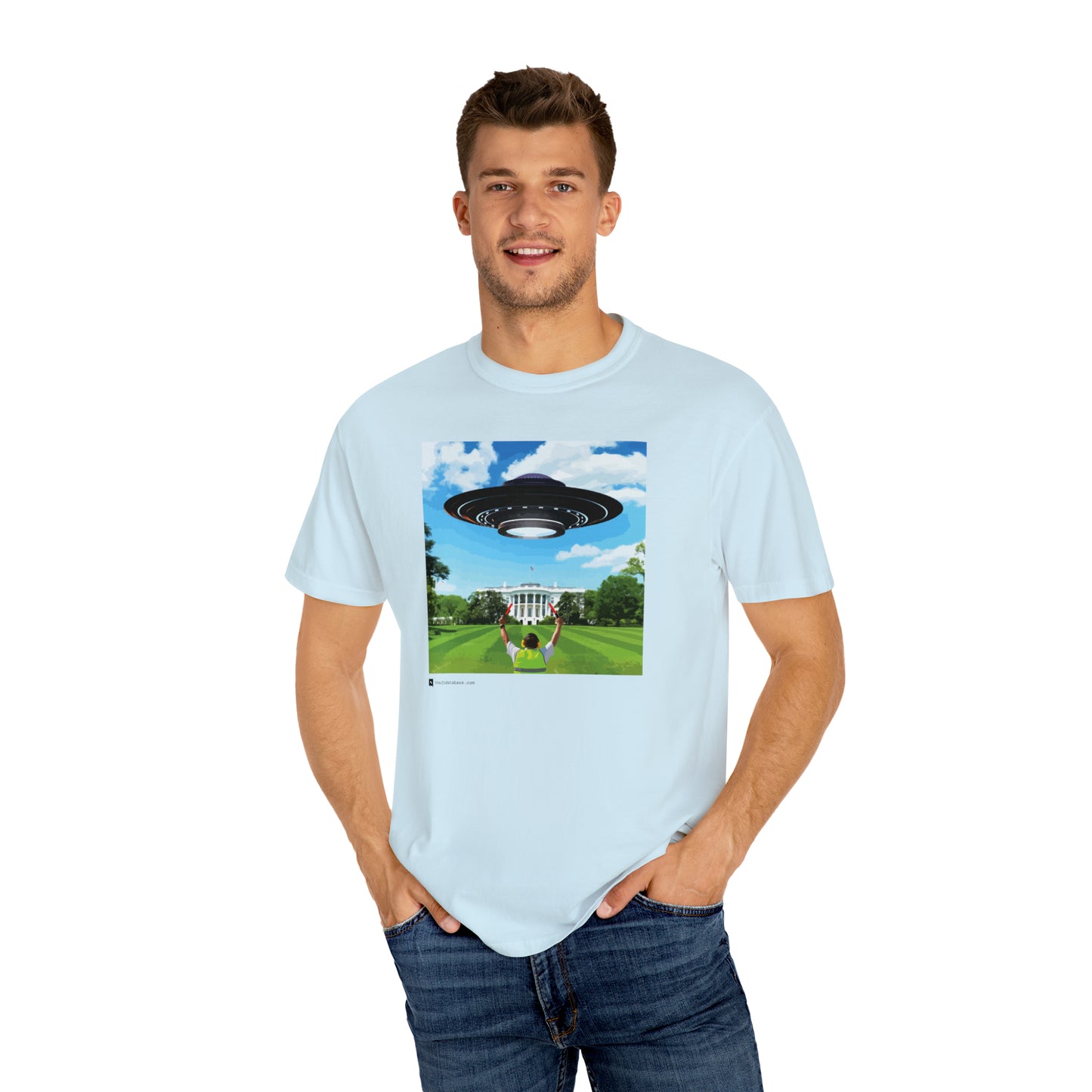 UFO Landing on The White House Lawn T-Shirt